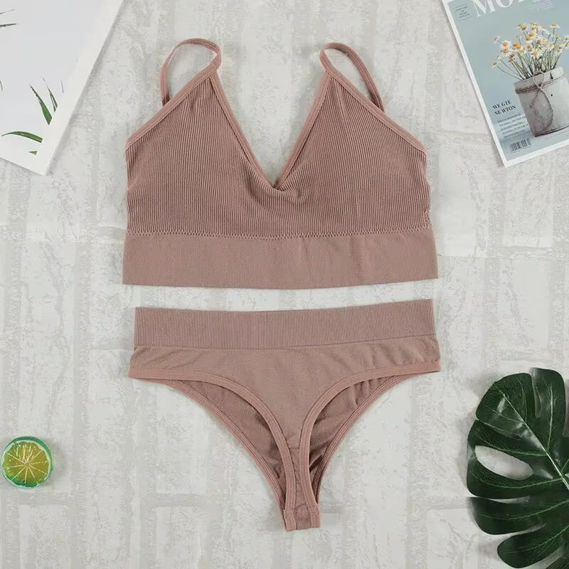 2-Piece Seamless Bra and G-String Set